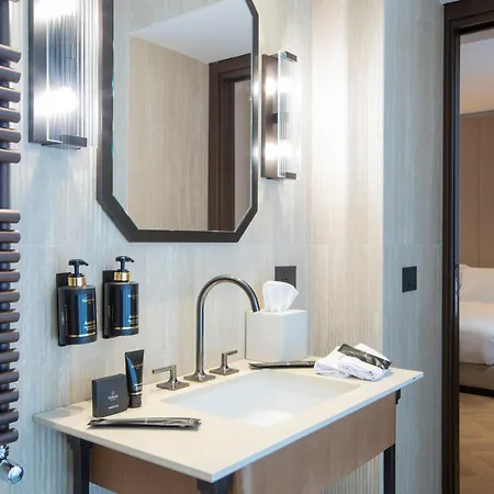Circle6 Hotel