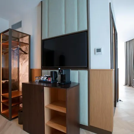 Circle6 Hotel